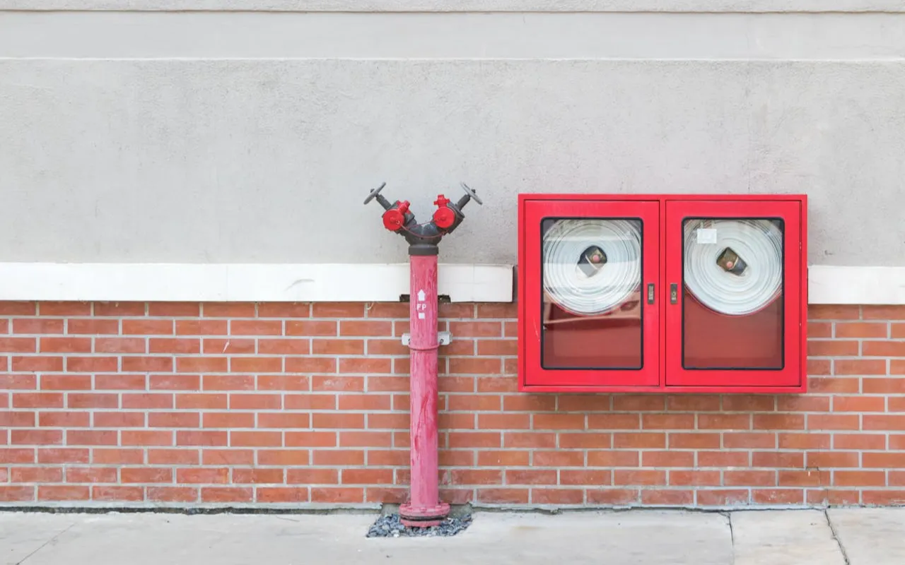 Tüpsüz Model Ts En 671-1  Temper Cam Kapaklı Yangın Dolabı